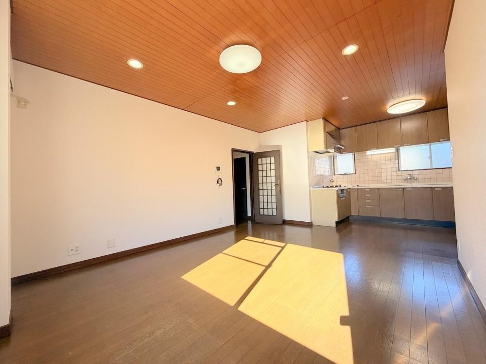 �y�����E���r���O�z�@