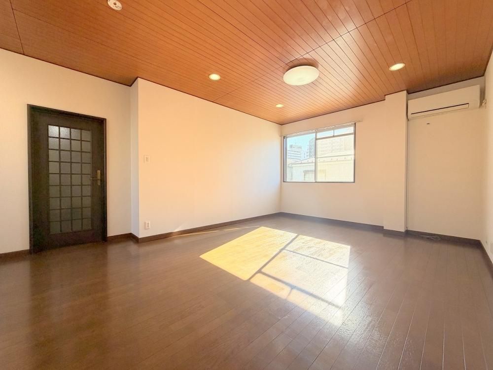 �y�����E���r���O�z�@