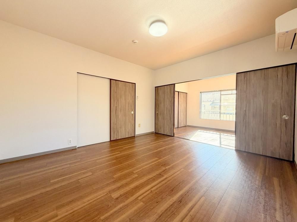 �y�����E���r���O�z�@