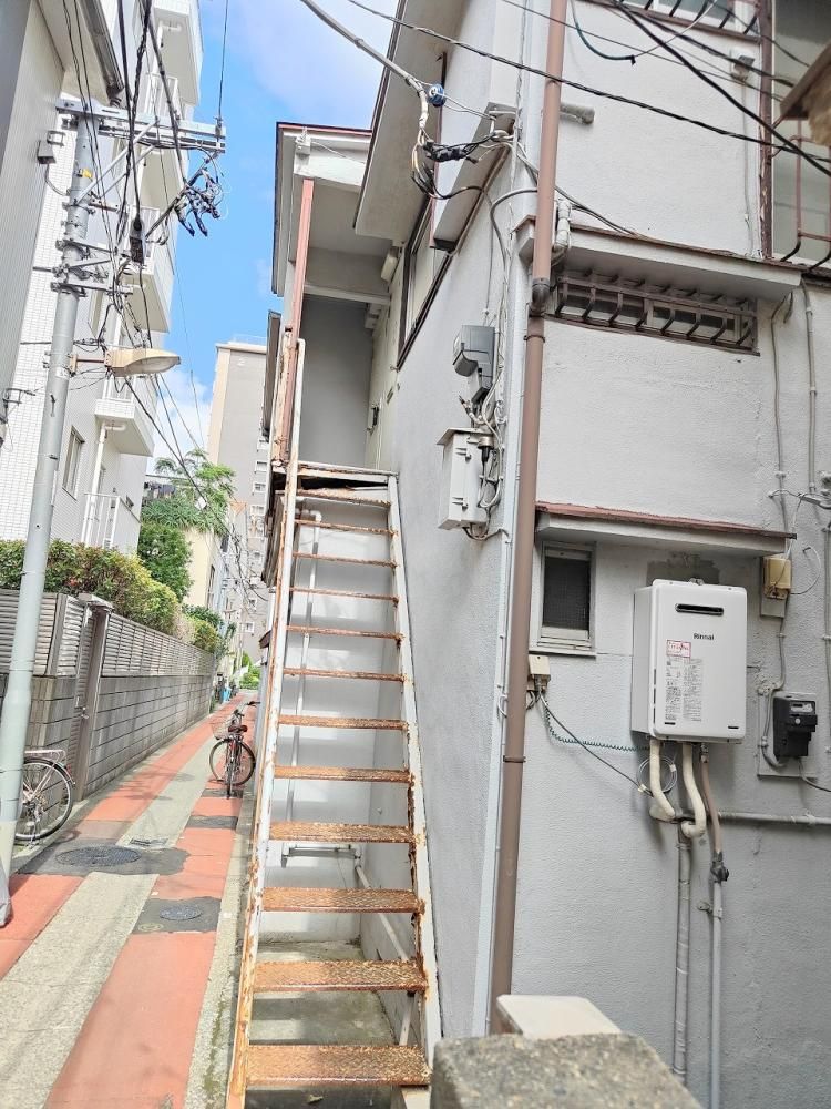 �y�����O�ρz�@2�K���Ă̌����ŊK�i�ŏオ��܂�