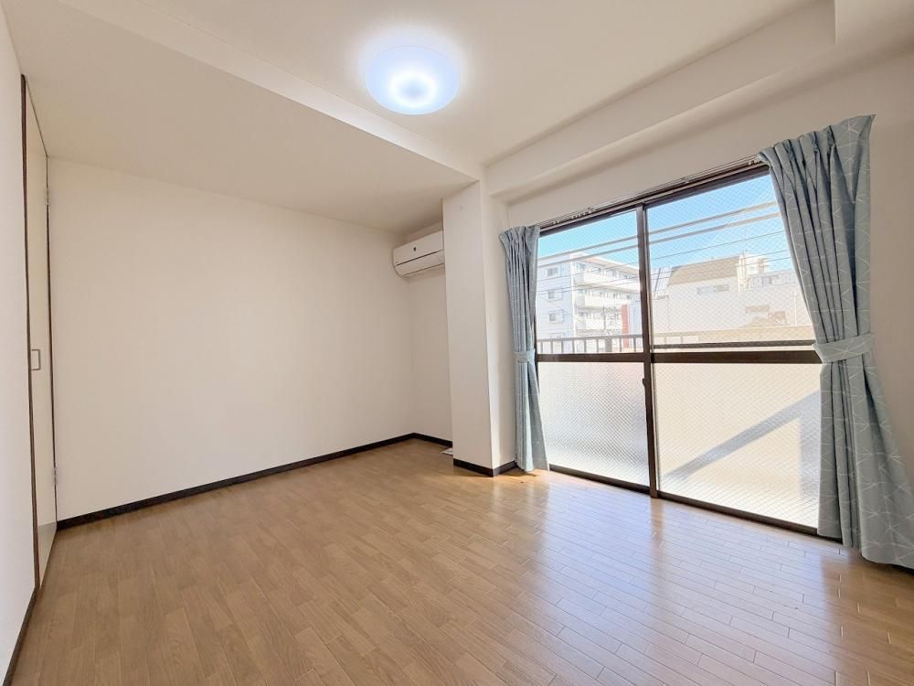 �y�����E���r���O�z�@