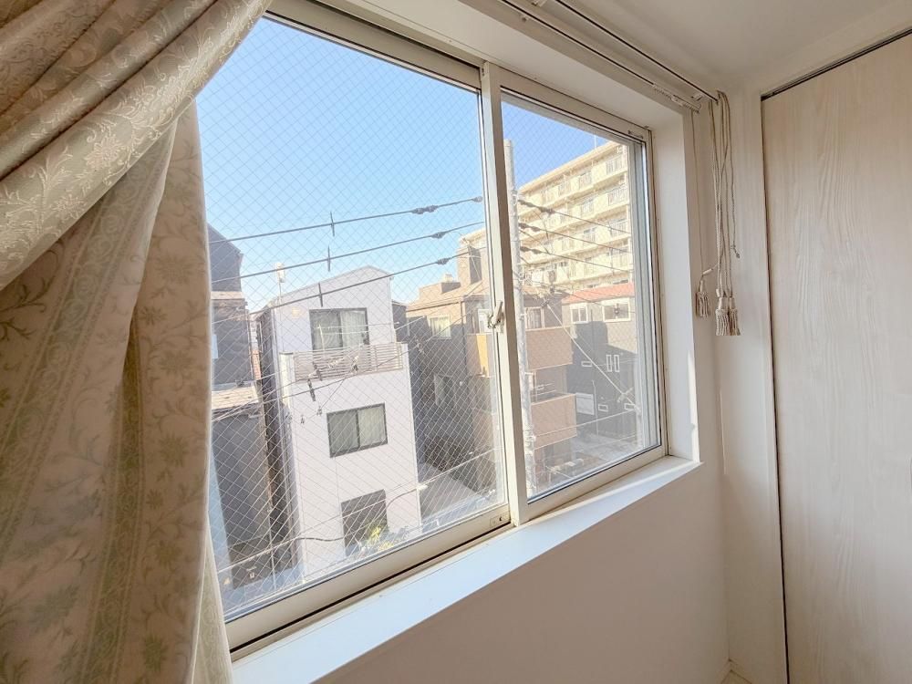 �y���]�z�@