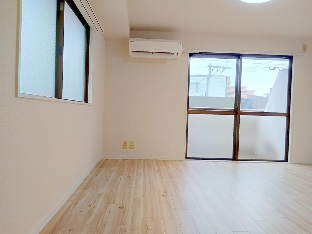 �y�����E���r���O�z�@