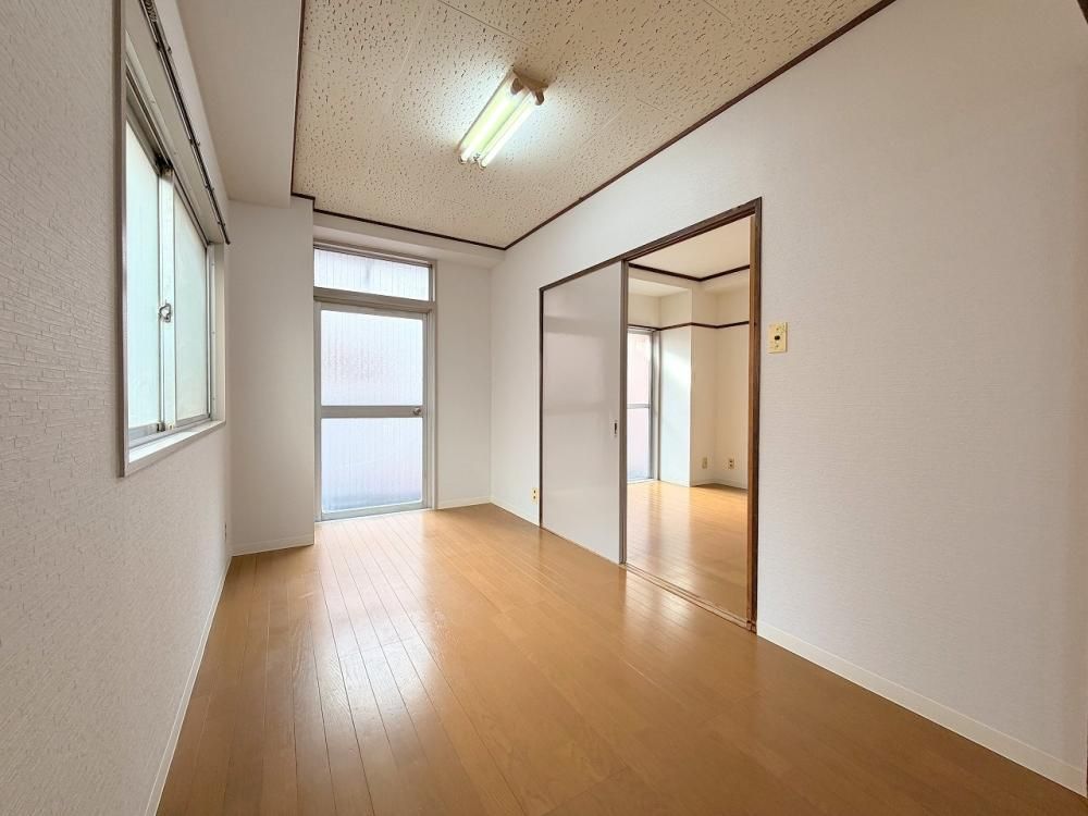 �y�����E���r���O�z�@