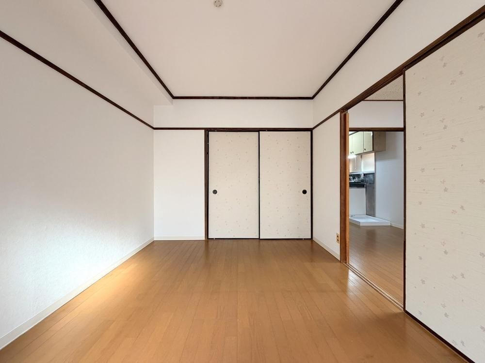 �y�����E���r���O�z�@