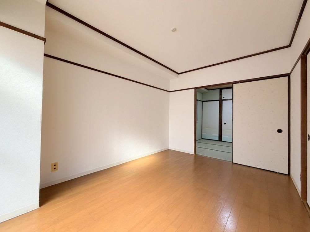 �y�����E���r���O�z�@