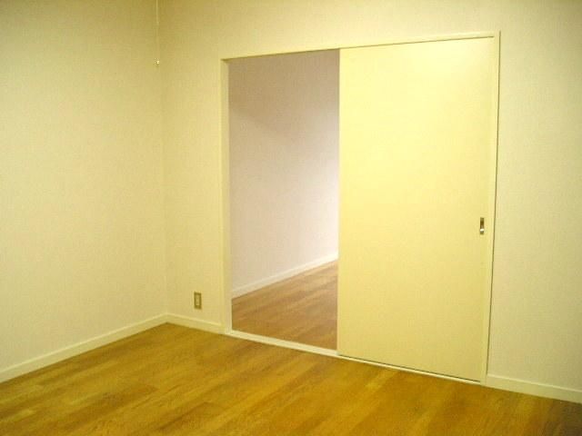 �y�����E���r���O�z�@