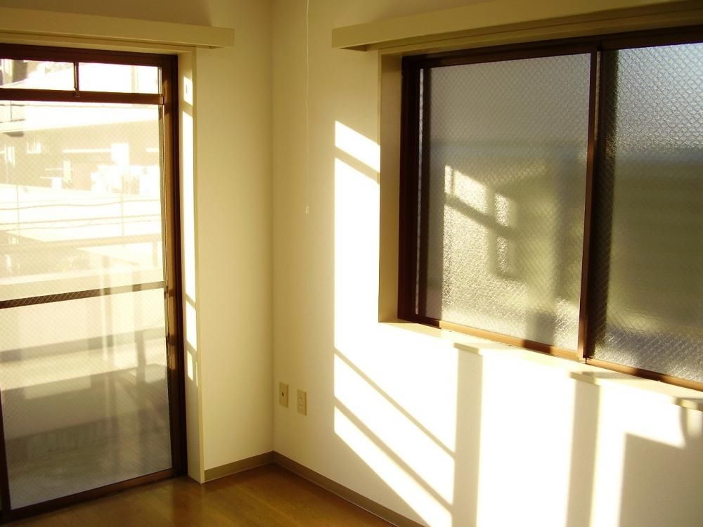 �y�����E���r���O�z�@