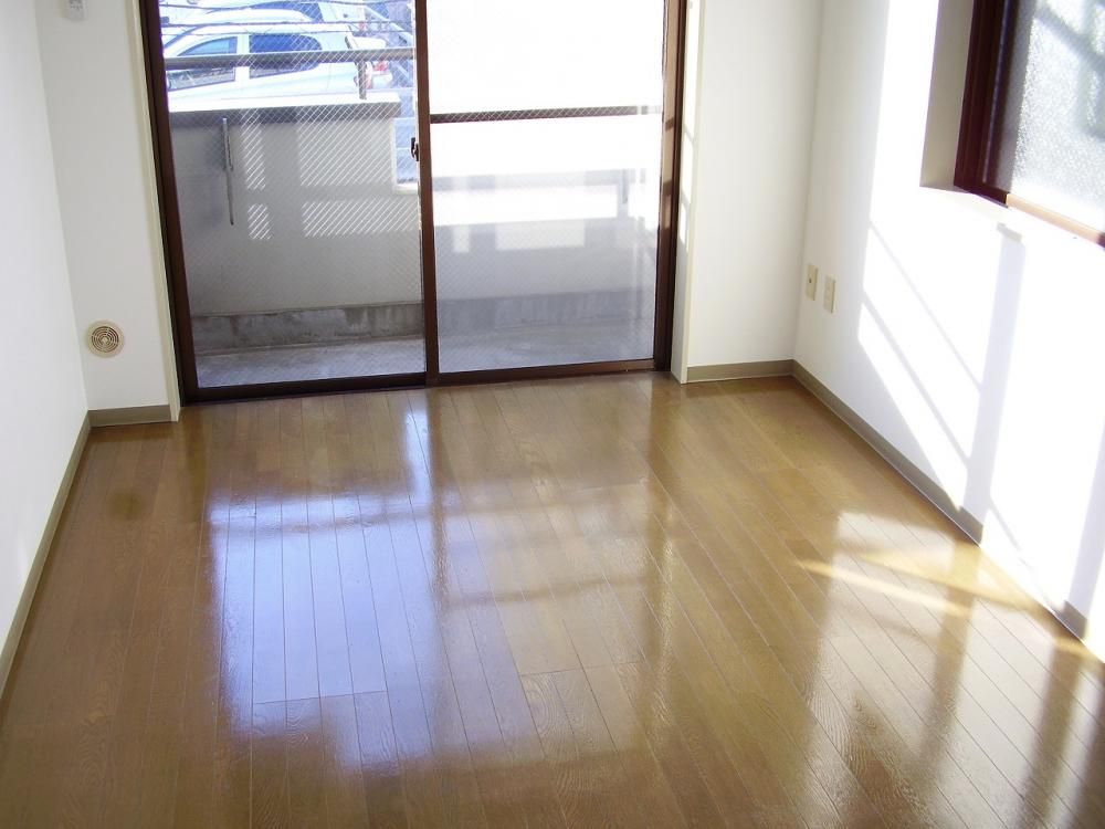 �y�����E���r���O�z�@