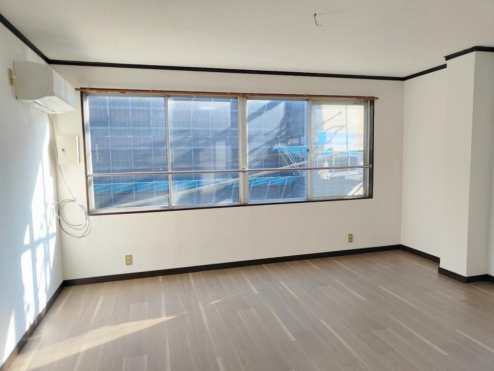 �y�����E���r���O�z�@