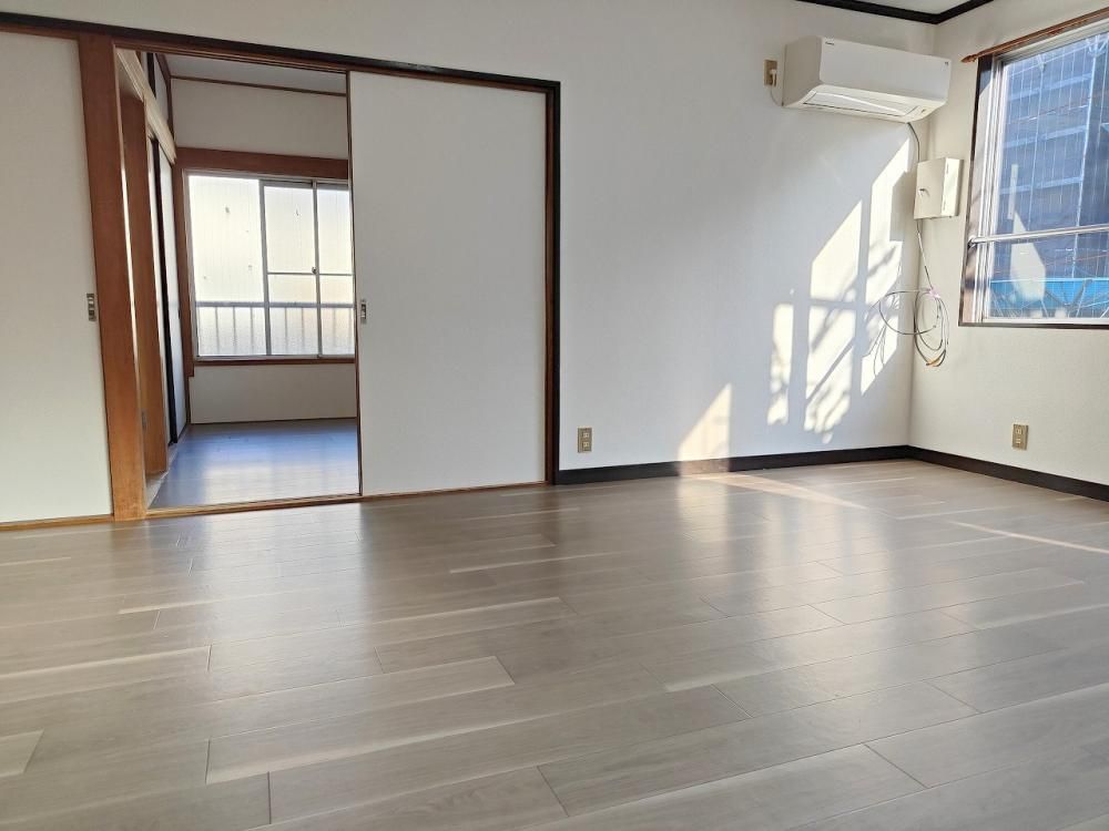 �y�����E���r���O�z�@