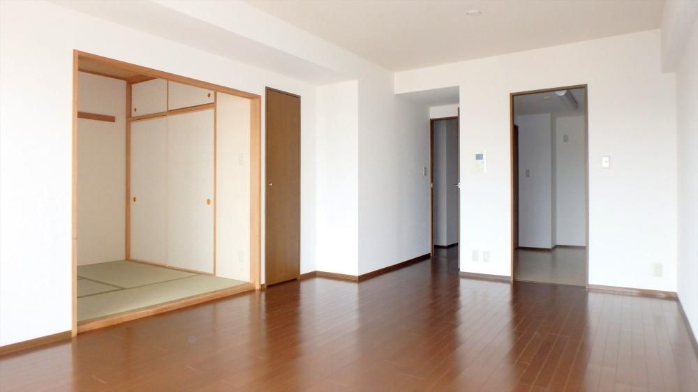 �y�����E���r���O�z�@