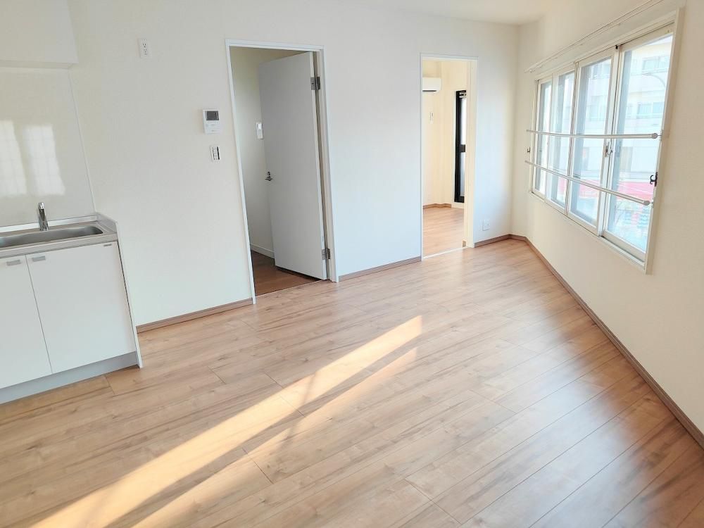 �y�����E���r���O�z�@