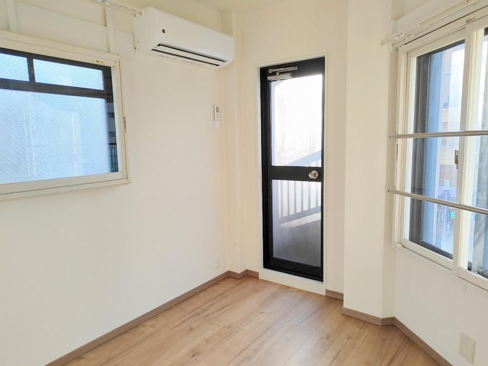 �y�����E���r���O�z�@