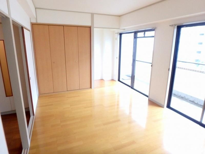 �y�����E���r���O�z�@