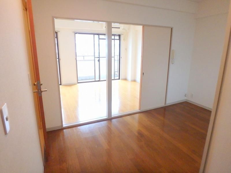 �y�����E���r���O�z�@