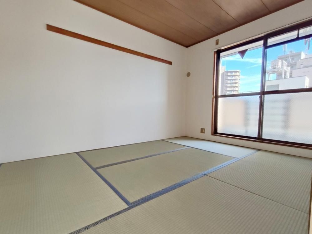�y�����E���r���O�z�@
