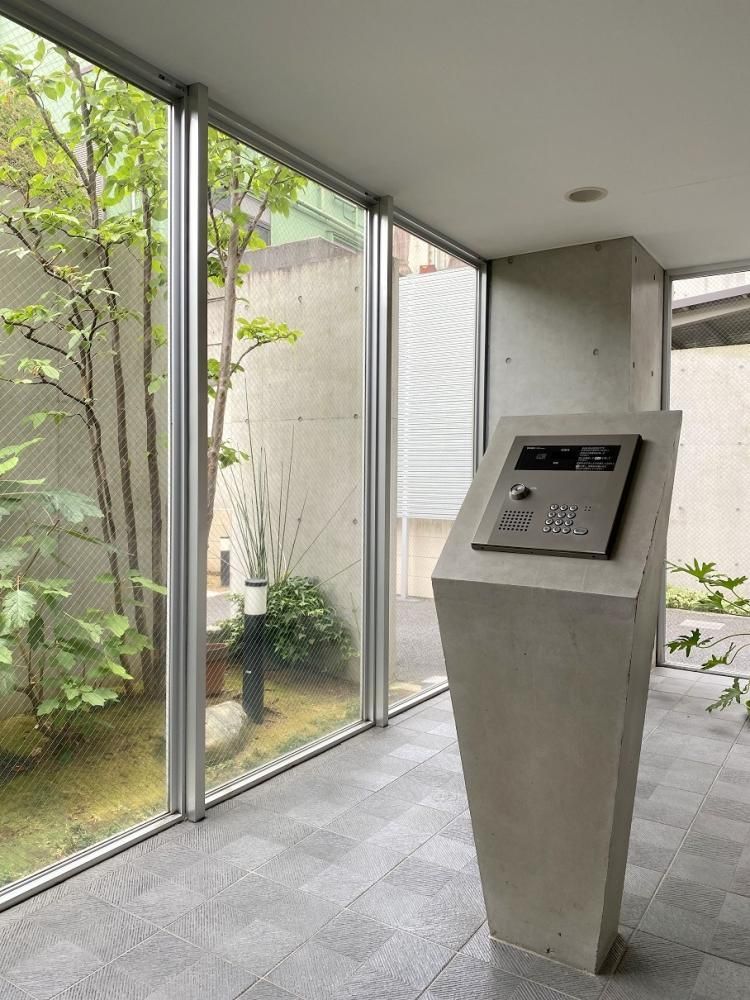 �y�G���g�����X�z�@