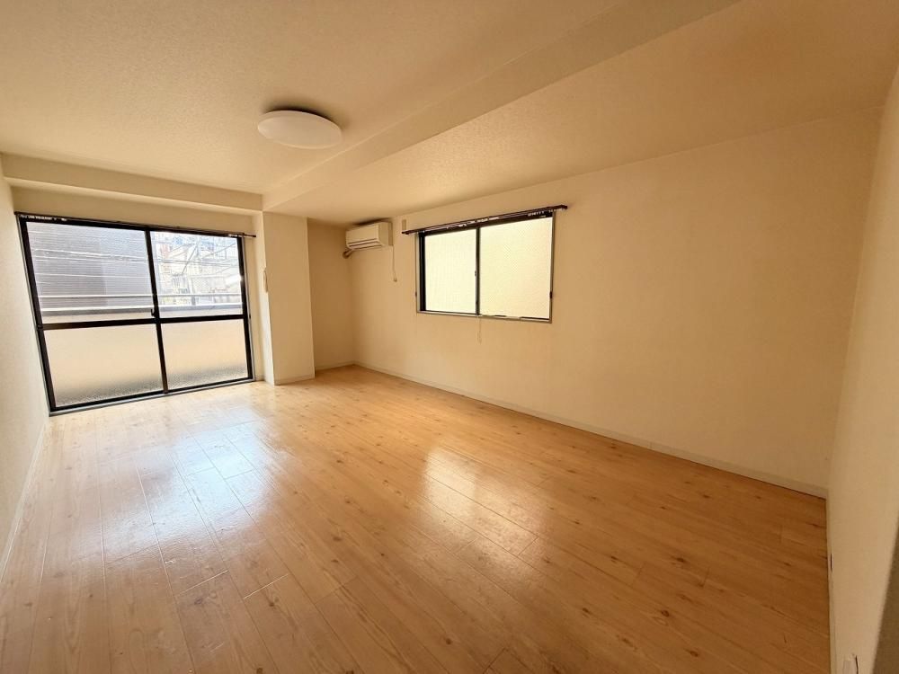 �y�����E���r���O�z�@